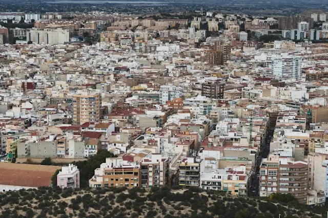 Alicante's Construction Boom Has the Money but Not the People: The Execution Crisis Behind the Numbers