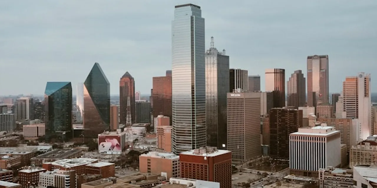 La paradoja que paraliza la contratación midstream en Dallas: más capital, menos profesionales capaces de desplegarlo