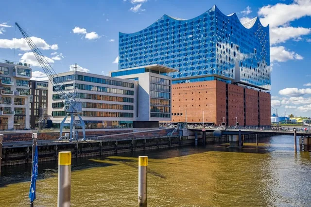 Hamburg's Media Sector Is Growing and Losing Ground Simultaneously: What Hiring Leaders Need to Understand