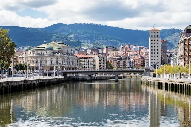 Linz's Logistics Hub Is Automating Fast and Hiring Slow: The Talent Gap Behind the Port's Growth Ambitions
