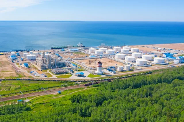 Siracusa's Petrochemical Zone Is Shrinking and Running Out of People at the Same Time
