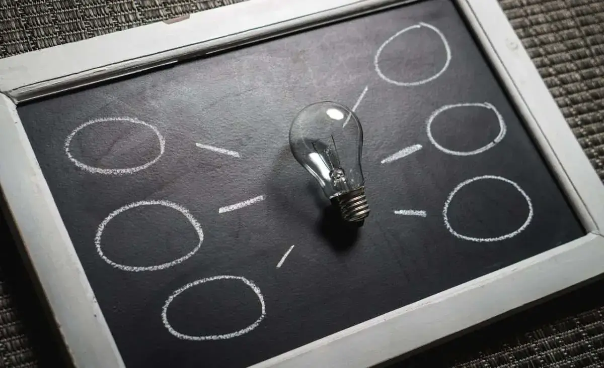 Person skillfully navigating a maze of interview question traps. - Professional Executive Services - Professional Executive Services
